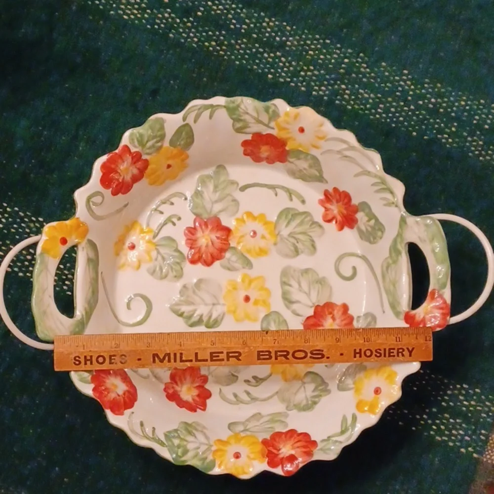 Vintage Temptations by Tara Presentable Ovenware with trivet and stand - Picture 9 of 9